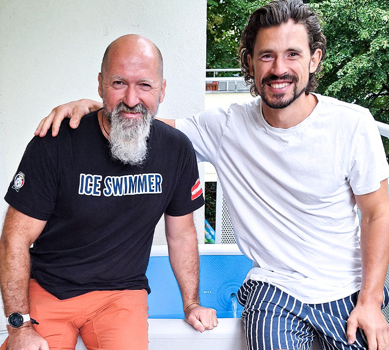 josef koeberl und dominik braunsteiner sitzen auf dem horizon eisbad